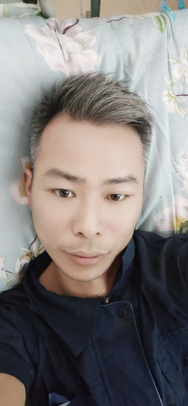火山口的第一张照片--香港中老年相亲网