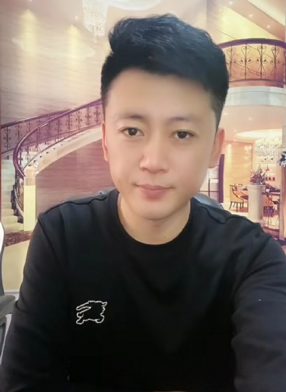 屋顶拾荒人的第三张照片--香港中老年相亲网