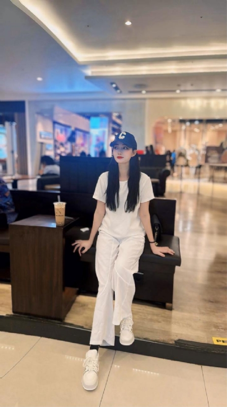 卖火柴的小女孩的第一张照片--香港中老年相亲网